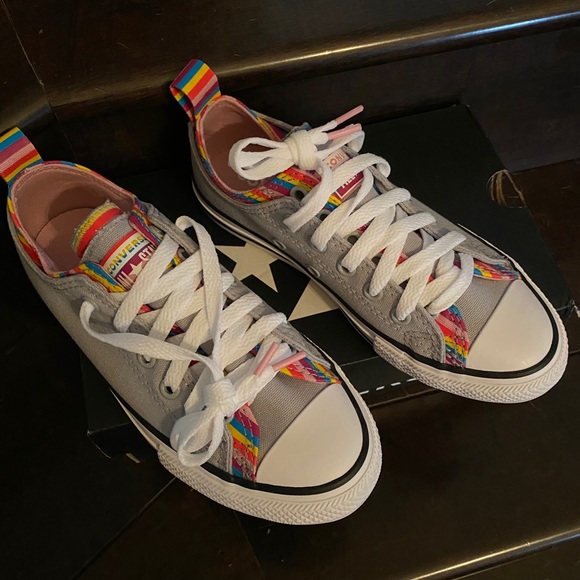 CONVERSE Child’s Size 13 - ADORABLE!! New box incl - Picture 3 of 3